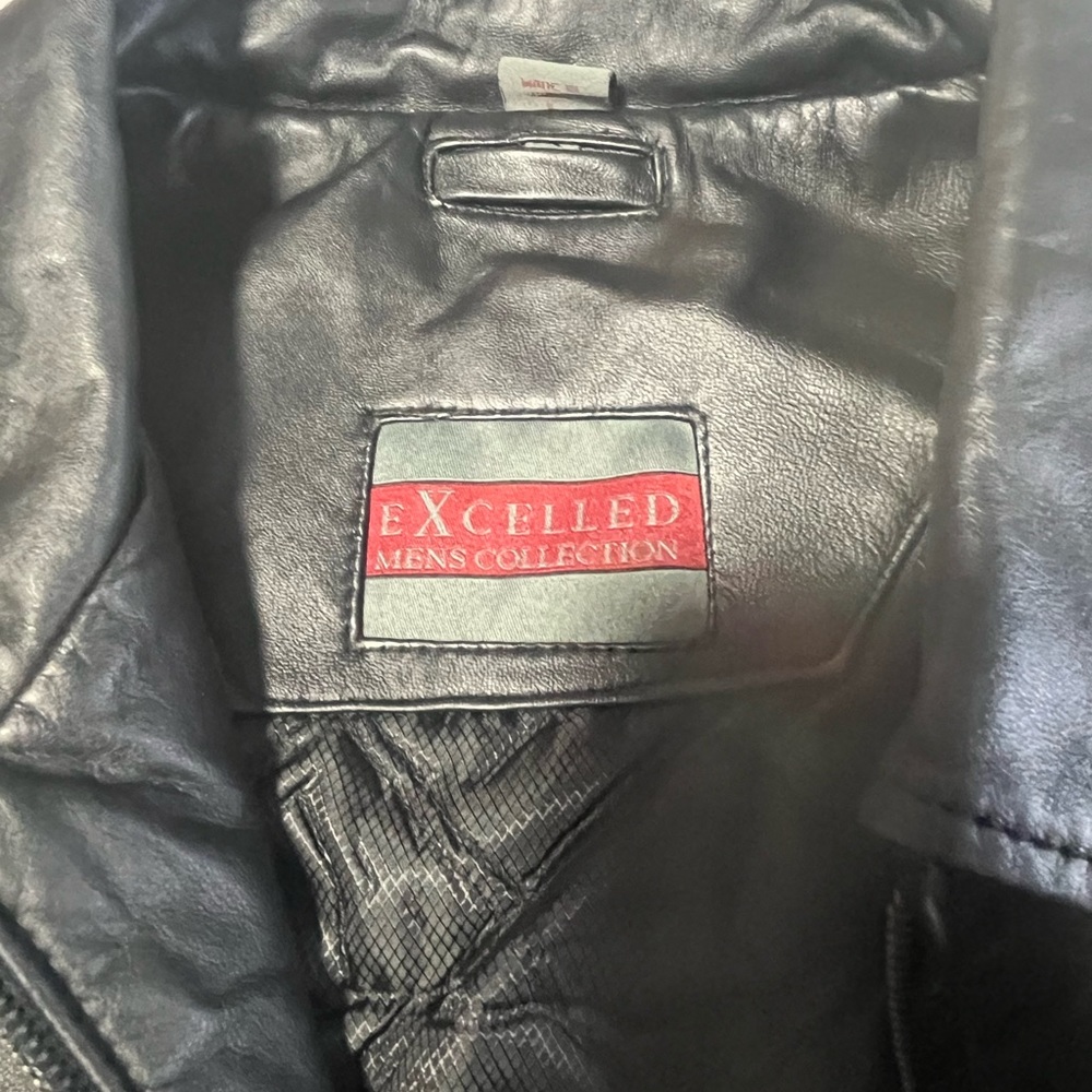 Mens leather jacket, excellent condition no holes or stains.